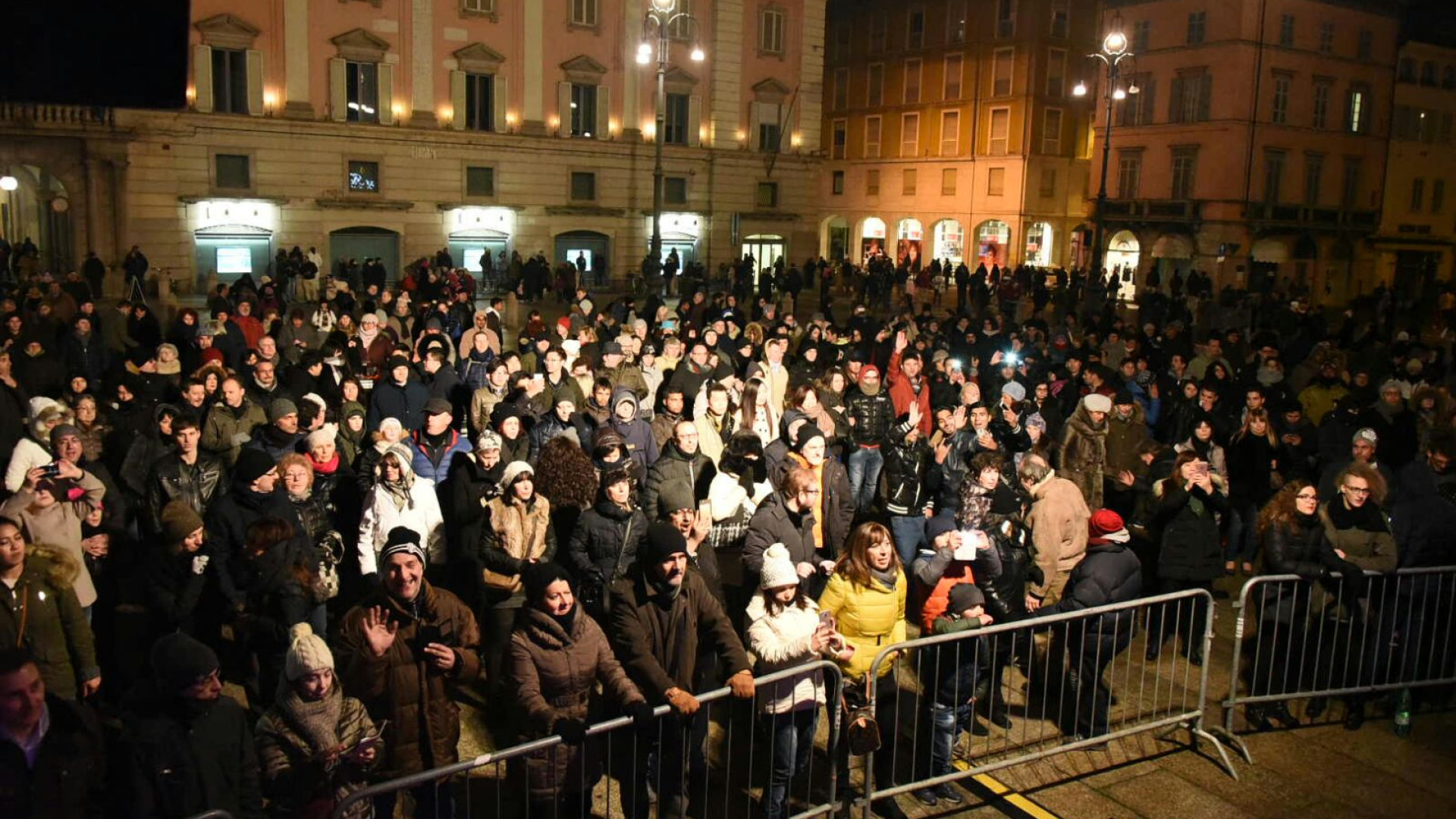 Piazza Cavalli blindata e senza fuochi saluta l'arrivo del 2017