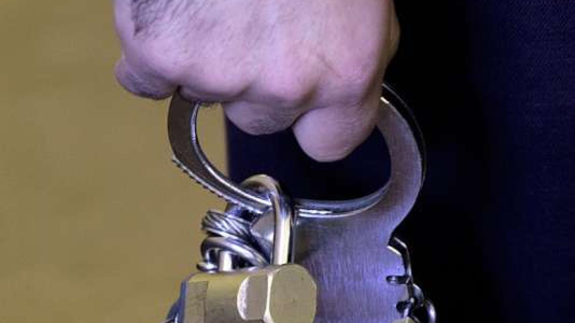Truffa e bancarotta, scatta l'arresto. Alla vista degli agenti 70enne colto da malore
