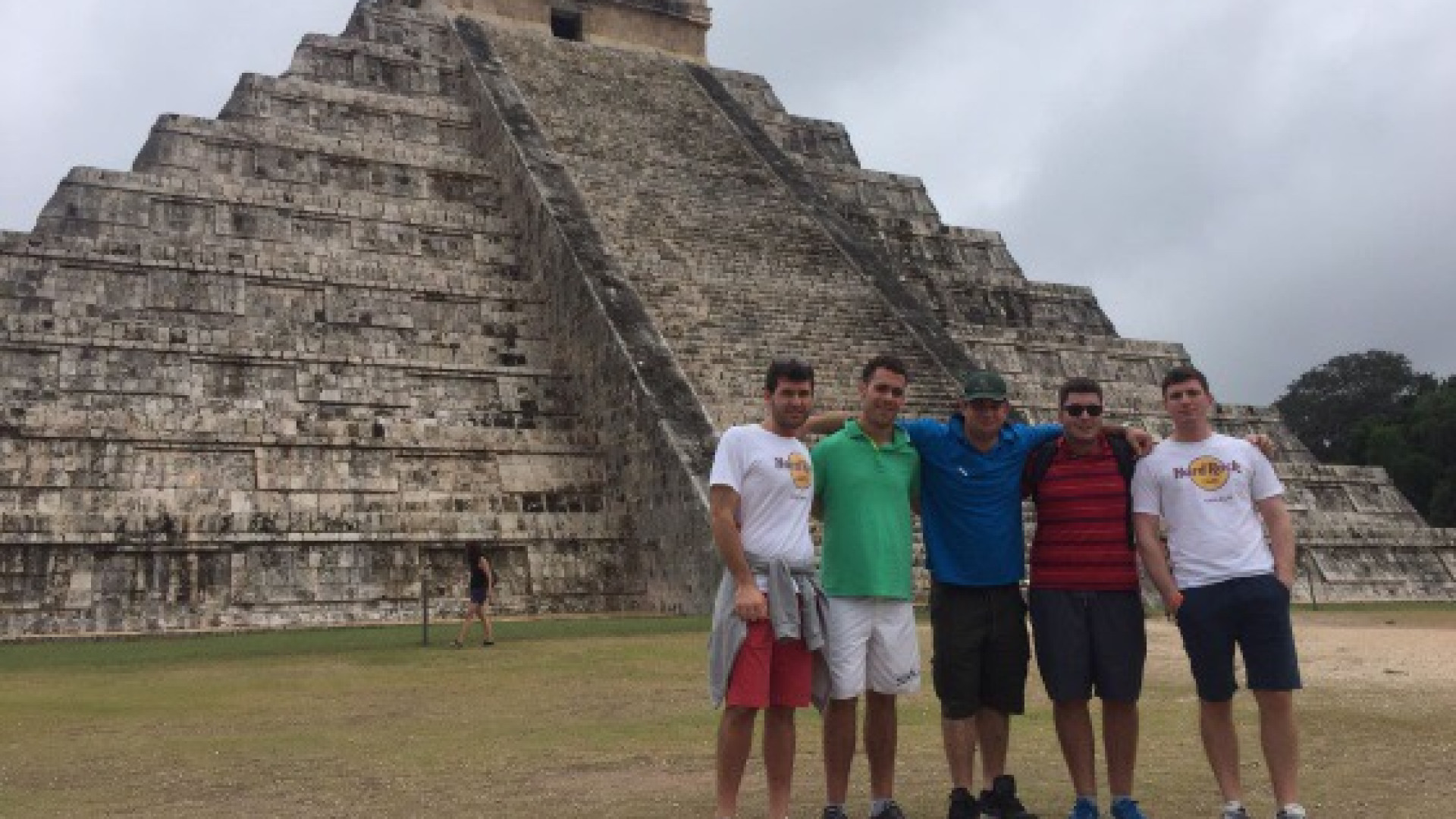 Sparatoria in Messico, rientrati i piacentini: "Scappati sotto i tavoli"