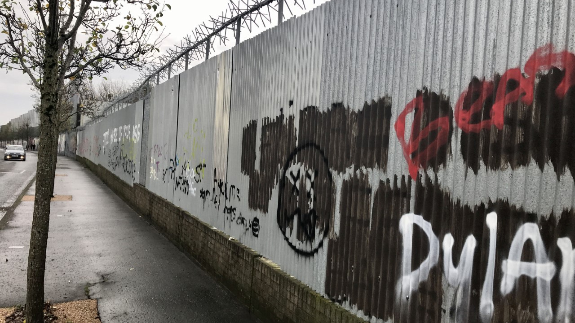 Un passo nel mondo. I muri di Belfast e le note di Dublino: viaggio nelle due "Irlande"