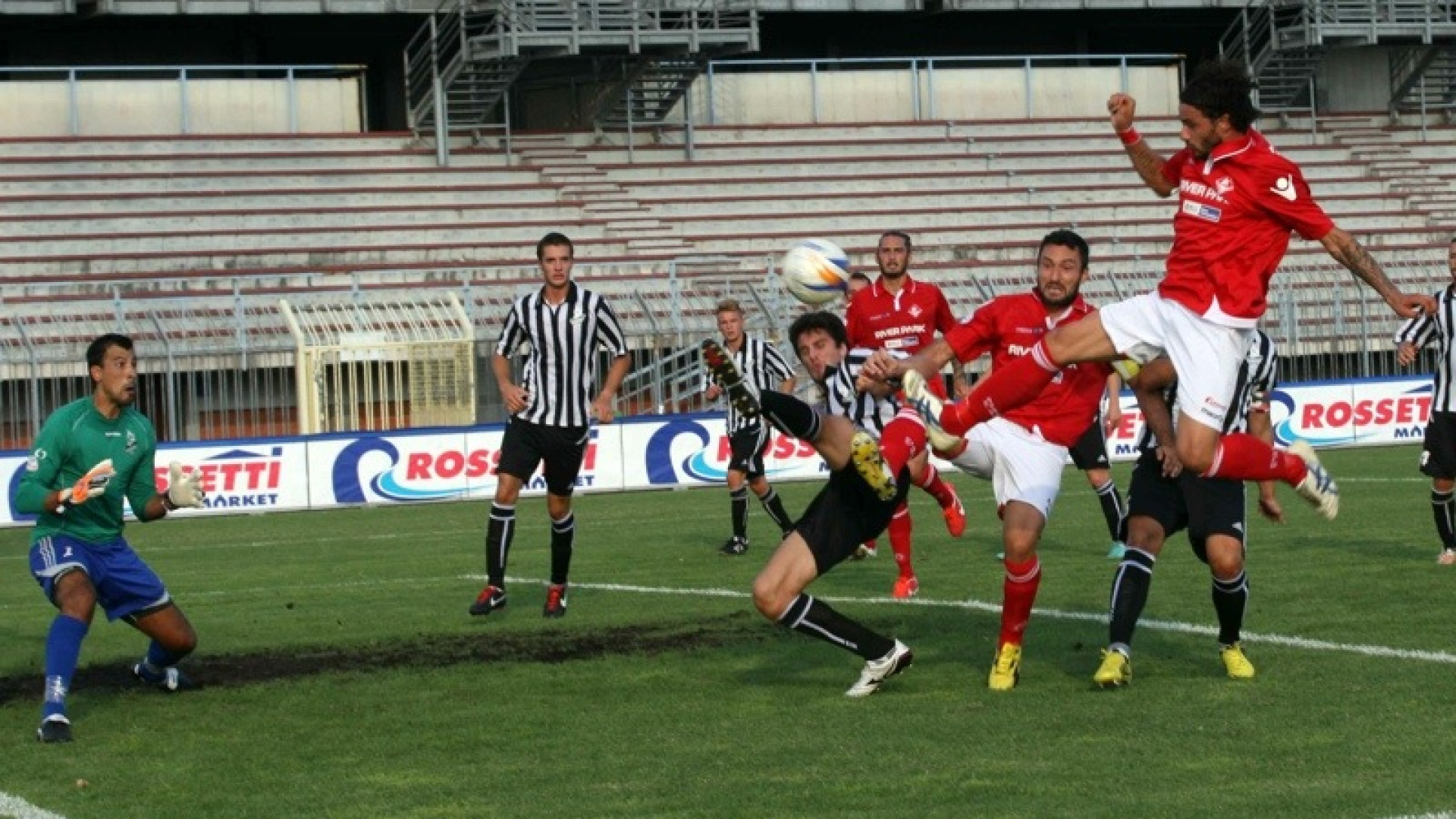 Il Piacenza domina con il Fidenza e passa il turno. A segno tutti i big. Le foto