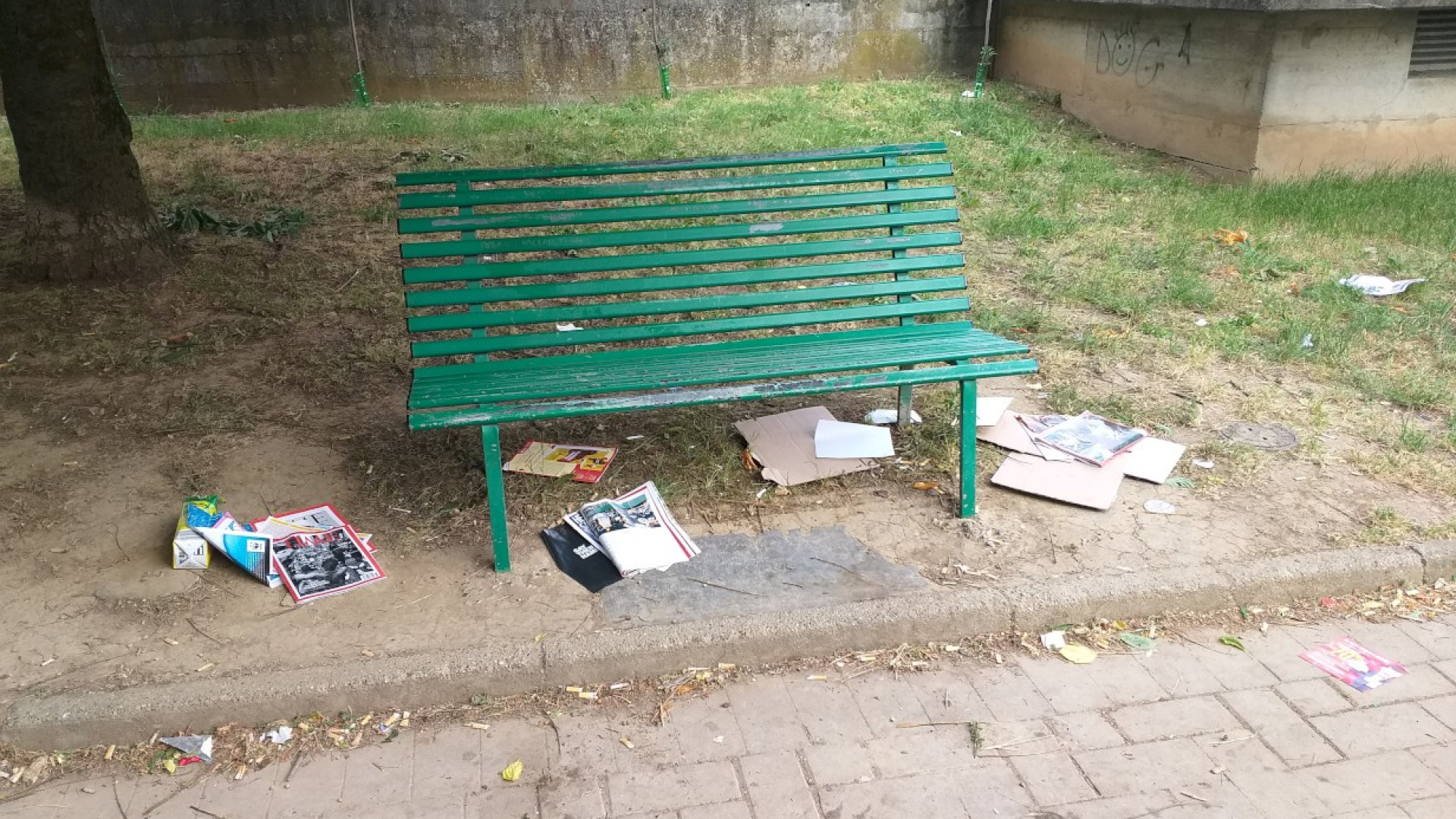 "Schiamazzi, gare di moto e rifiuti in via San Giovanni Bosco". La denuncia