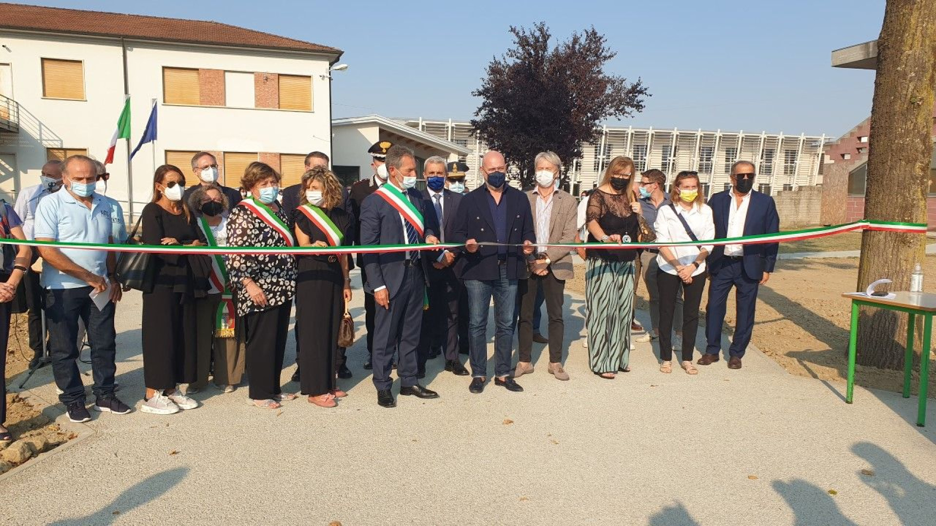 Inaugurata la scuola media di Roveleto: 12 classi, laboratori. Poi palestra e auditorium