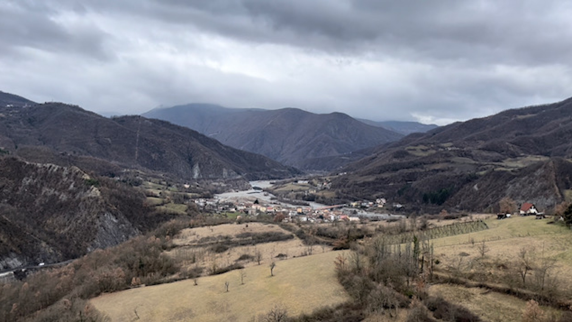 Cerignale fa "scudo" a Castelli, "no comment" a Corte Brugnatella