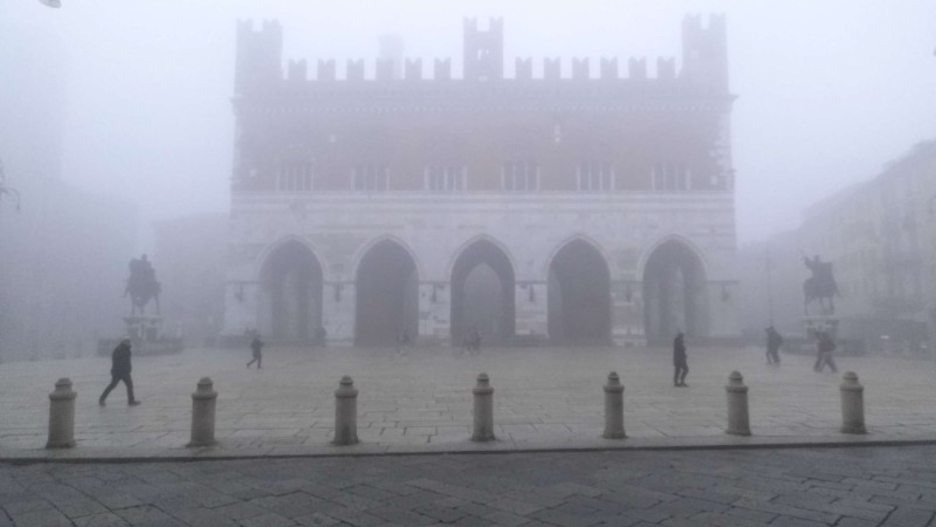 Giorni della merla: nebbia in pianura e sole in collina. Non sono i più freddi