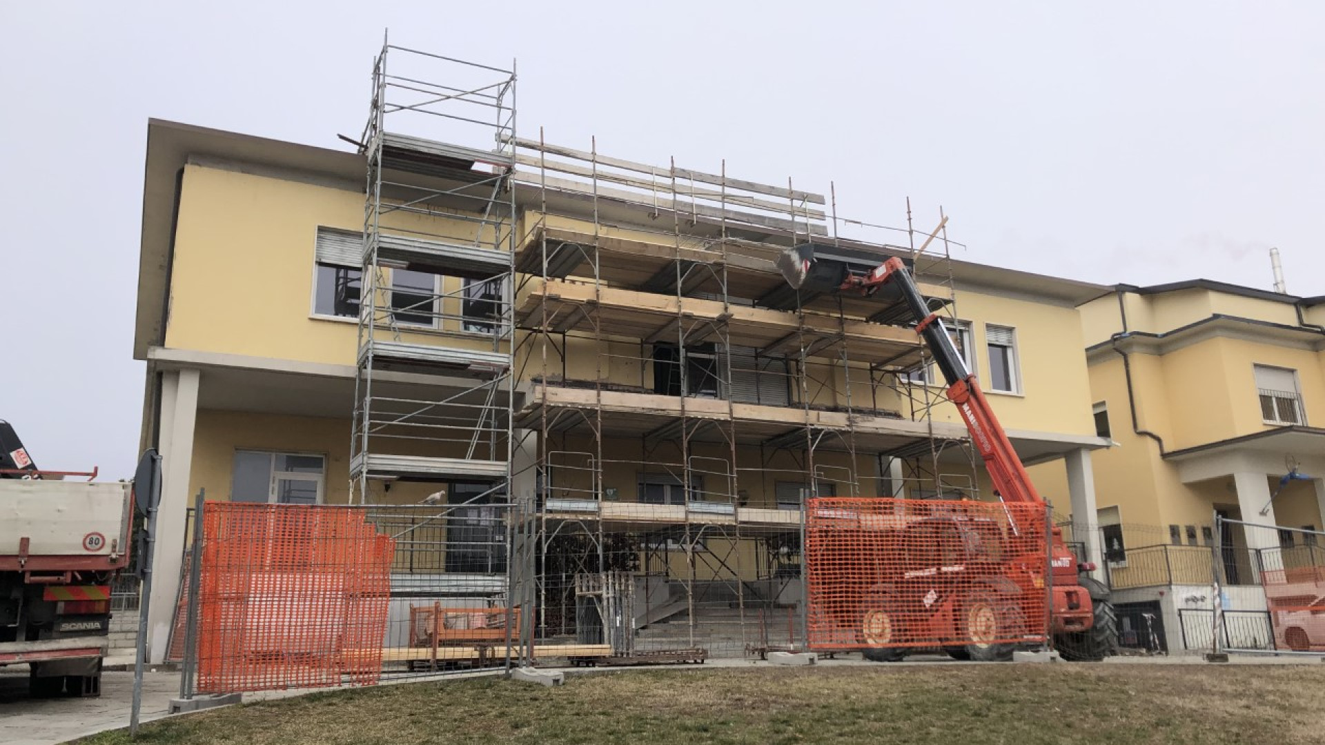 Travo, via alla sistemazione dell'ex municipio dopo il crollo del tetto nel 2020