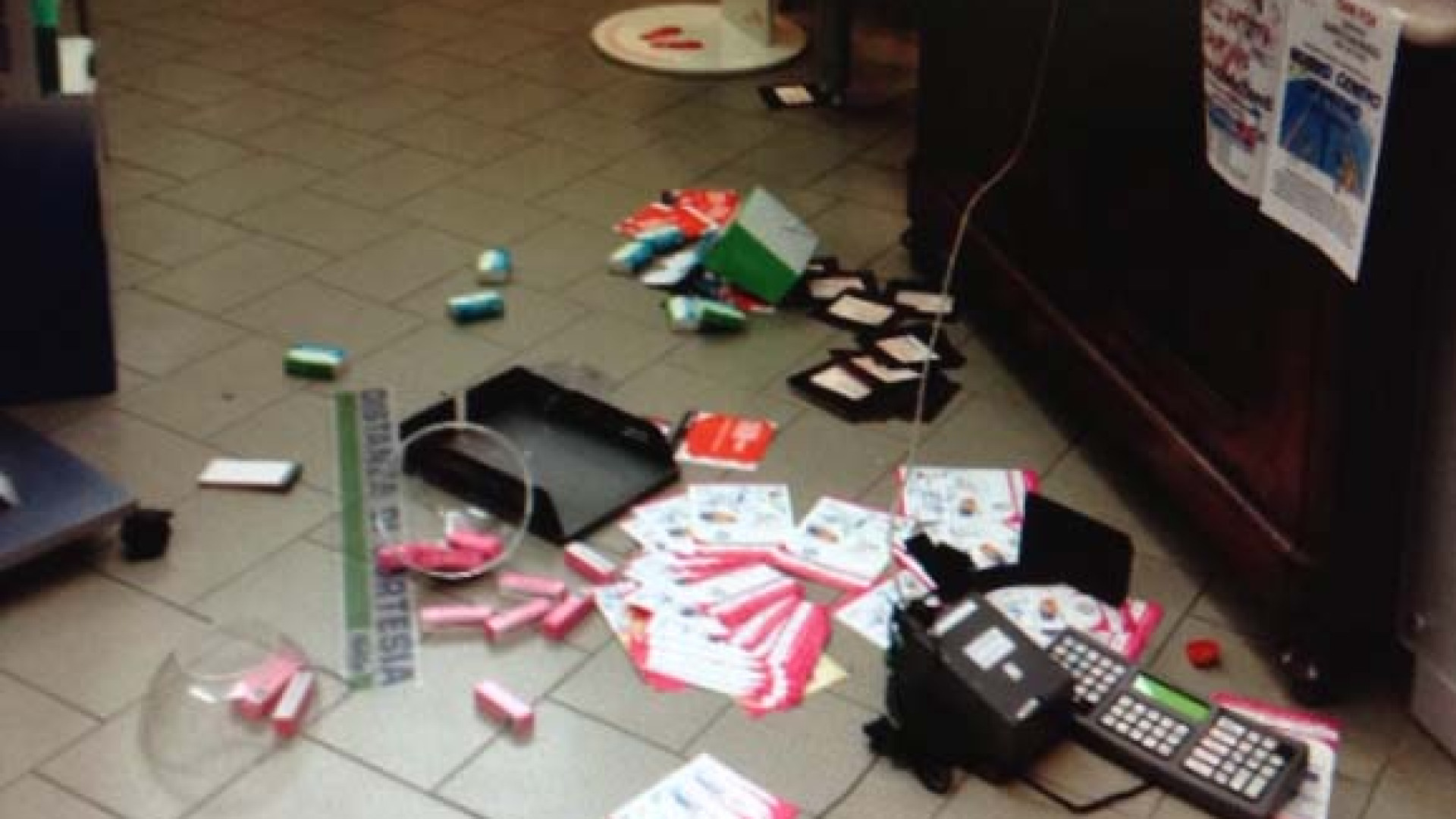 Caorso: spaccata in farmacia. Scappano con la cassa