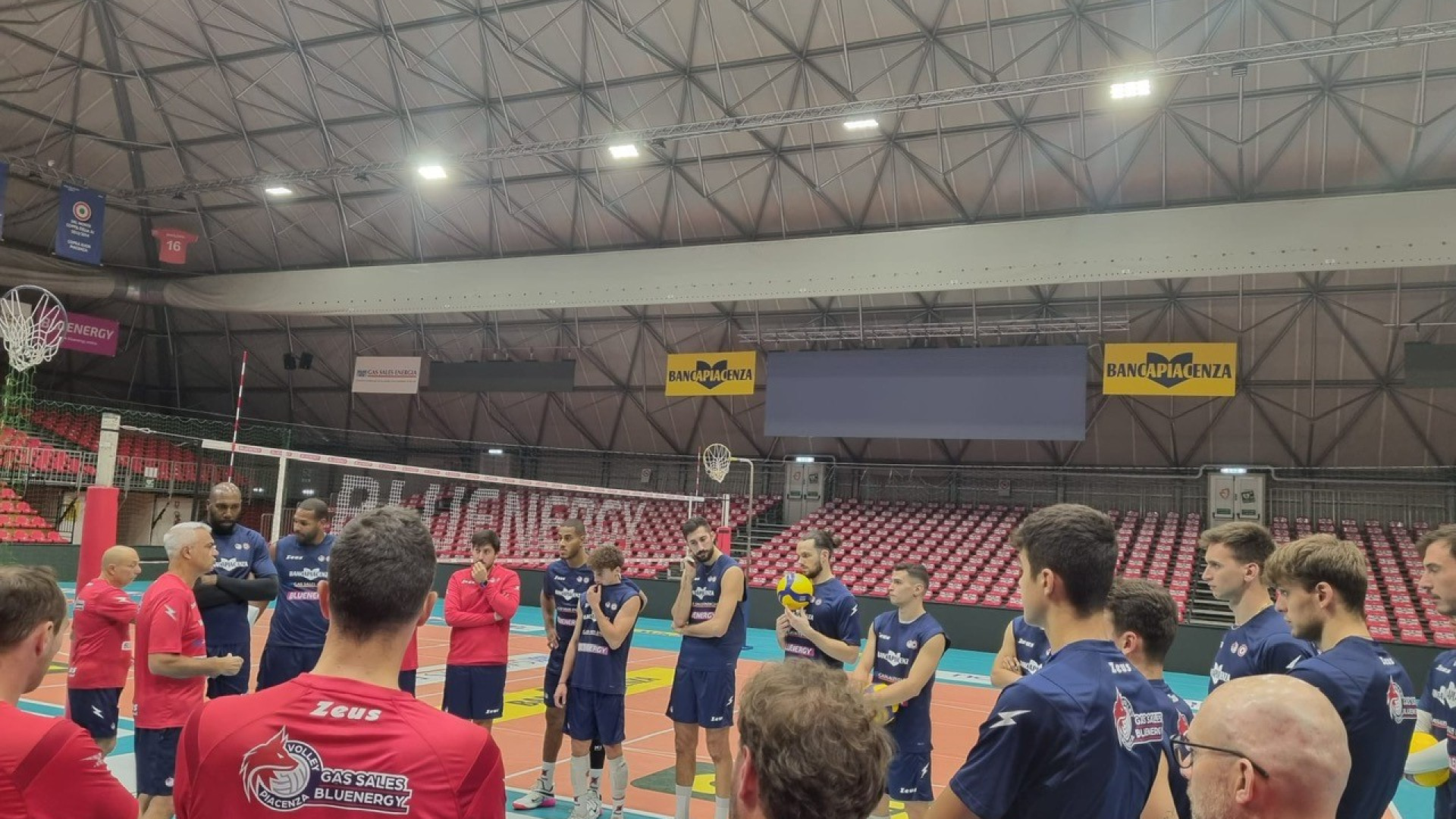 Gas Sales al completo, Lucarelli: "Vogliamo vincere subito la Supercoppa"