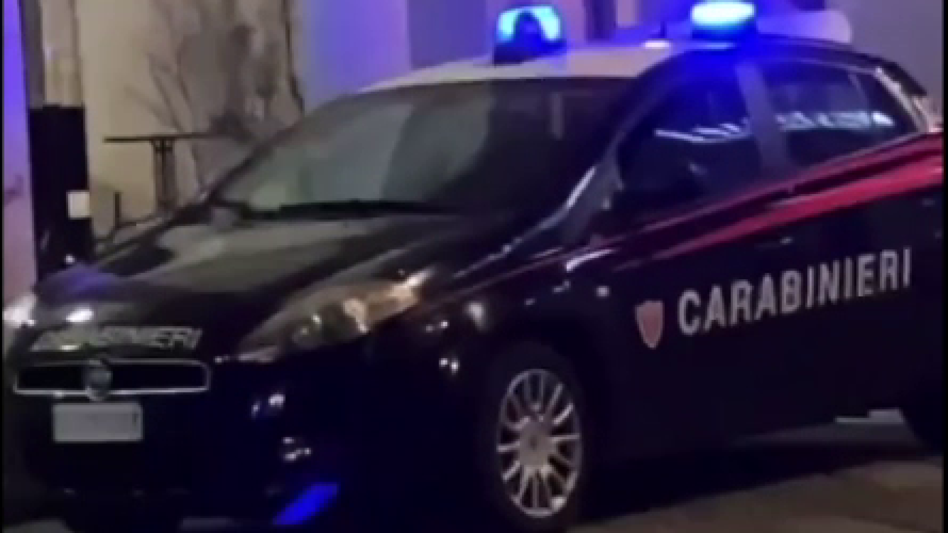 Ruba al bar della stazione di servizio e scappa in bici: scoperto e arrestato