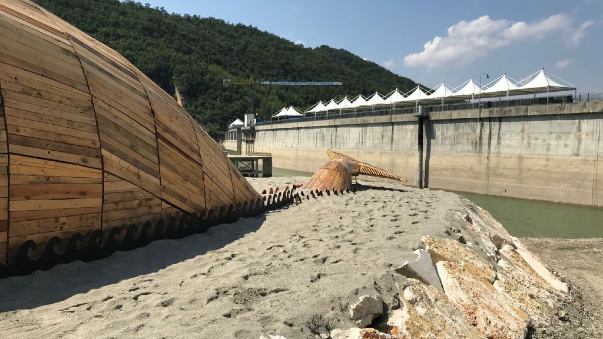 Diga di Mignano, domani "Ritorno al futuro". Arriva anche la balena