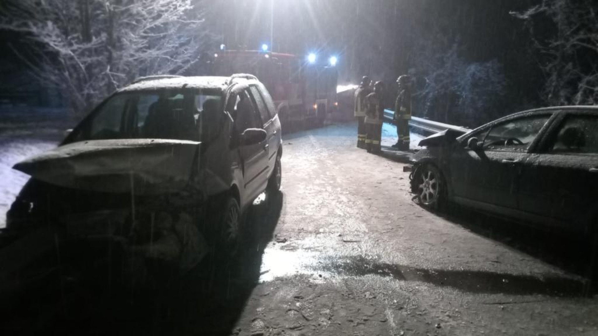 Strade viscide per neve, subito uno schianto: quattro feriti all'ospedale
