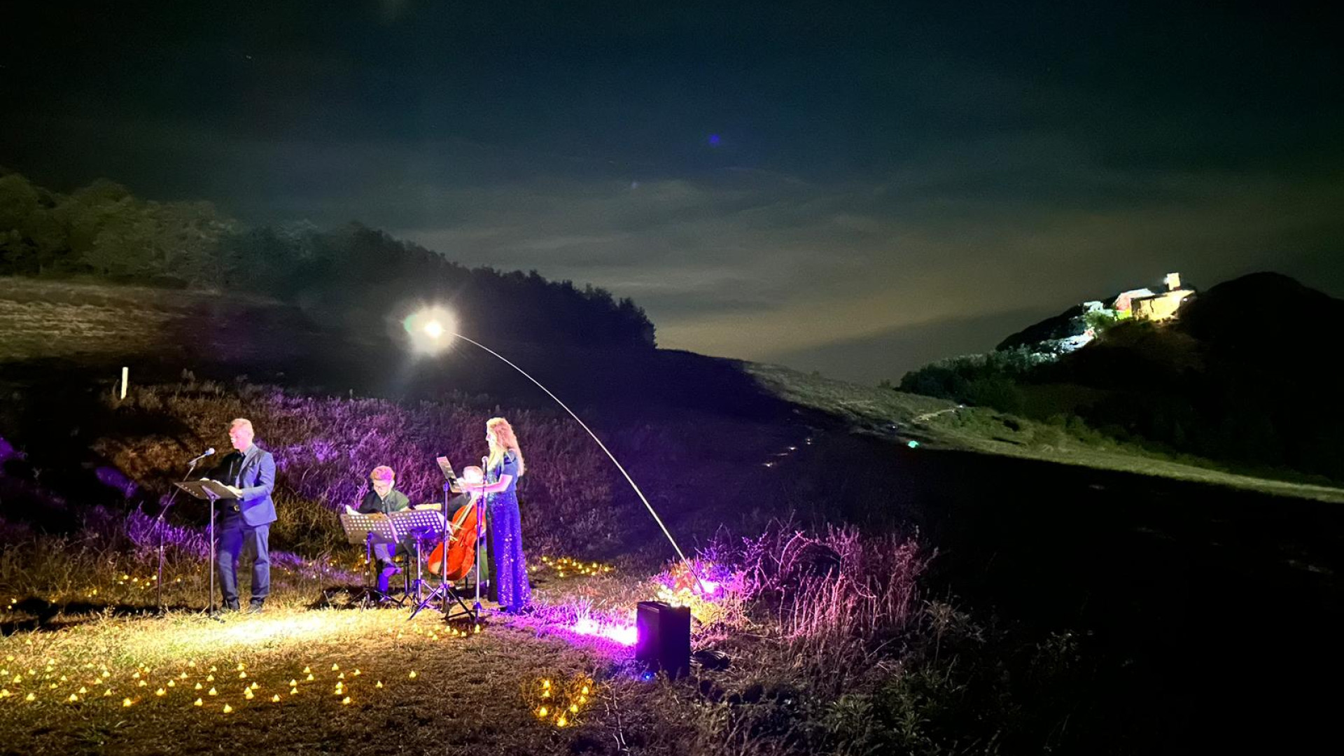 Videomapping, musica e candele: in cento sulla Pietra Perduca - FOTOGALLERY