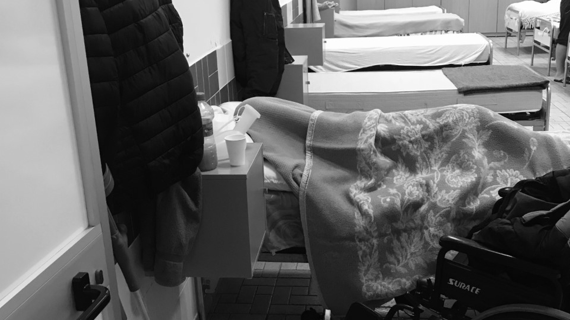 Voci di provincia. Gli invisibili al dormitorio che non si immaginano il domani