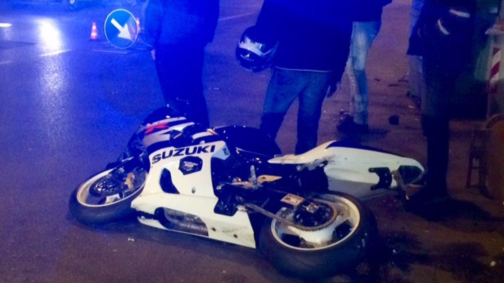 Schianto in via Boselli tra auto e moto: grave un giovane centauro