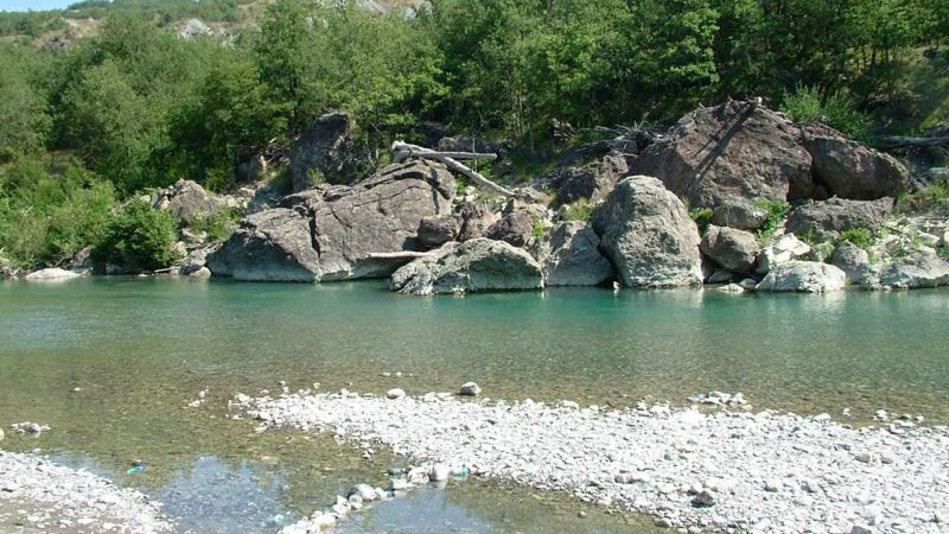 Rivergaro: trovato il cadavere di una donna in riva al Trebbia