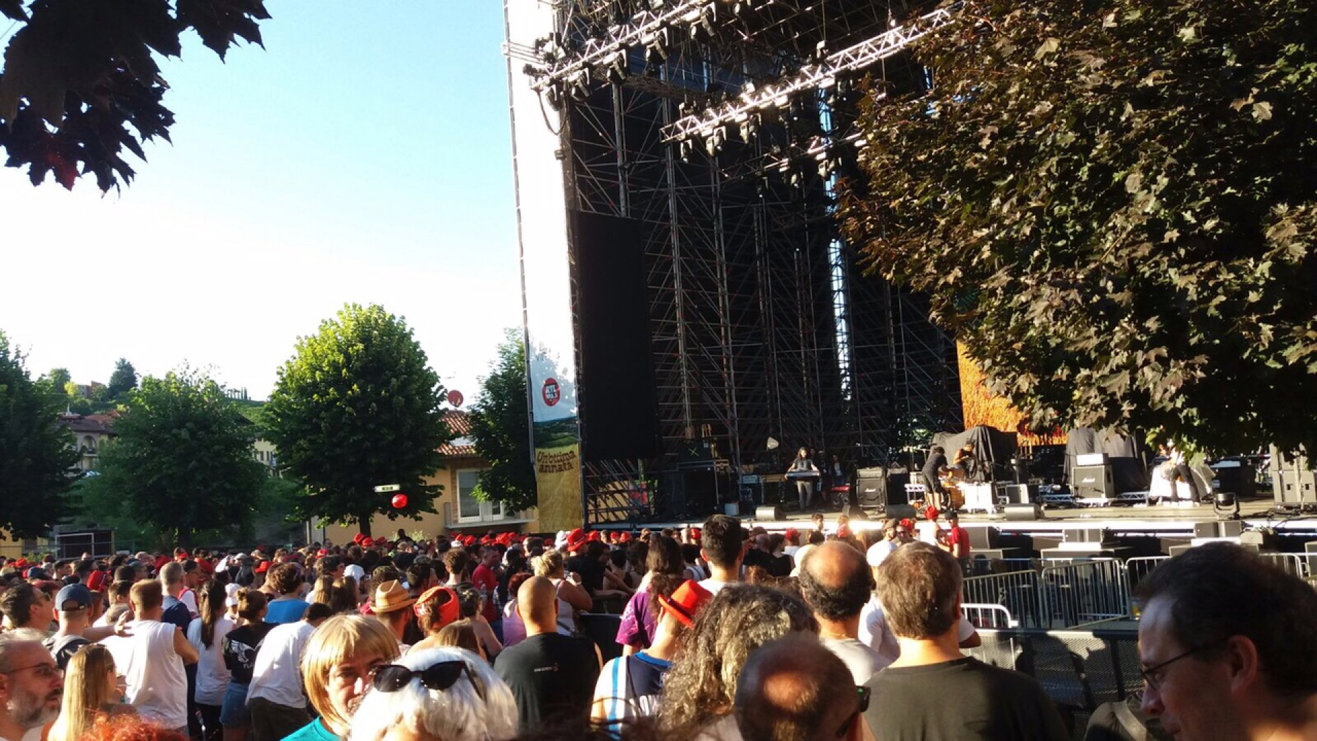 Joe Croci apre il concerto dei Placebo: "Live meglio dei talent"