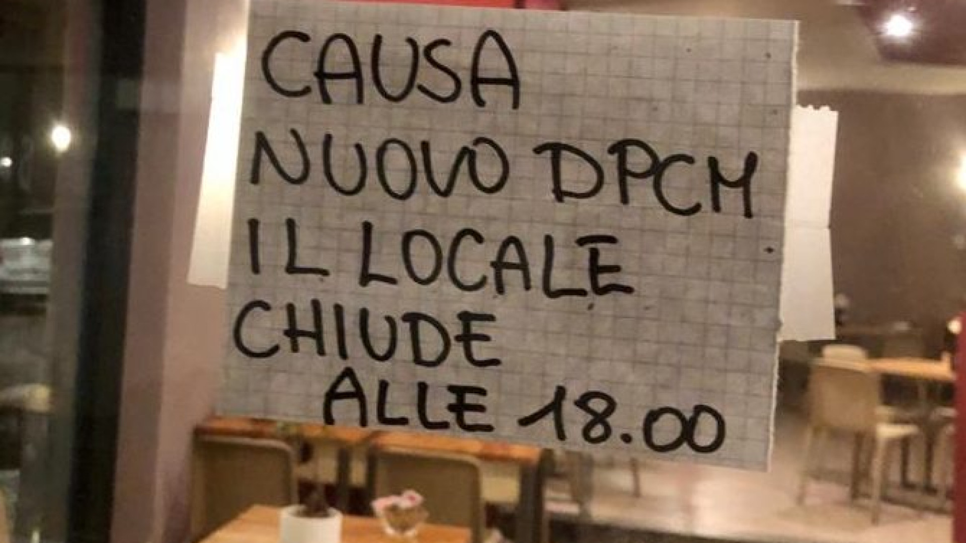Firmato il nuovo dpcm, cosa si potrà fare e cosa no. Stop ad asporto bevande dopo le 18