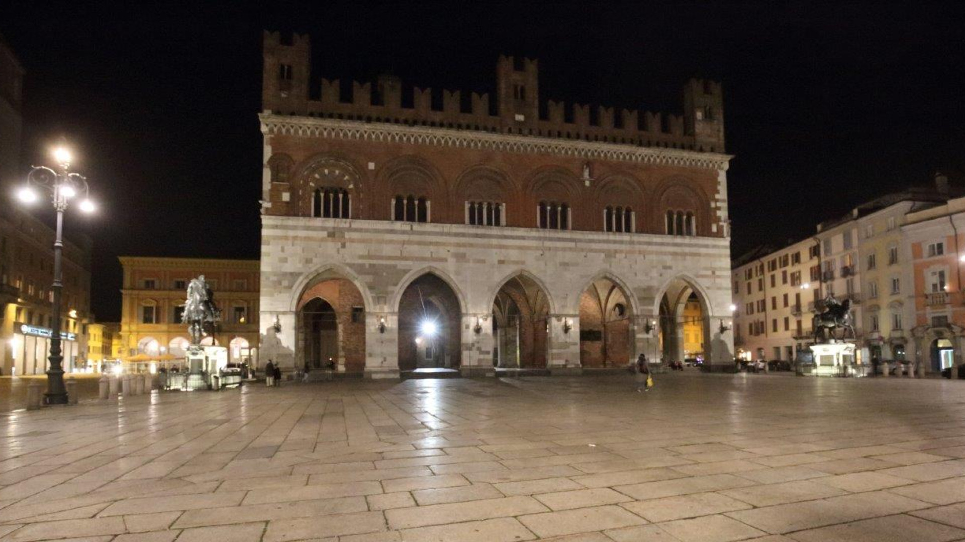 Cinema estivo e filodiffusione nelle piazze, Comune cerca sponsor