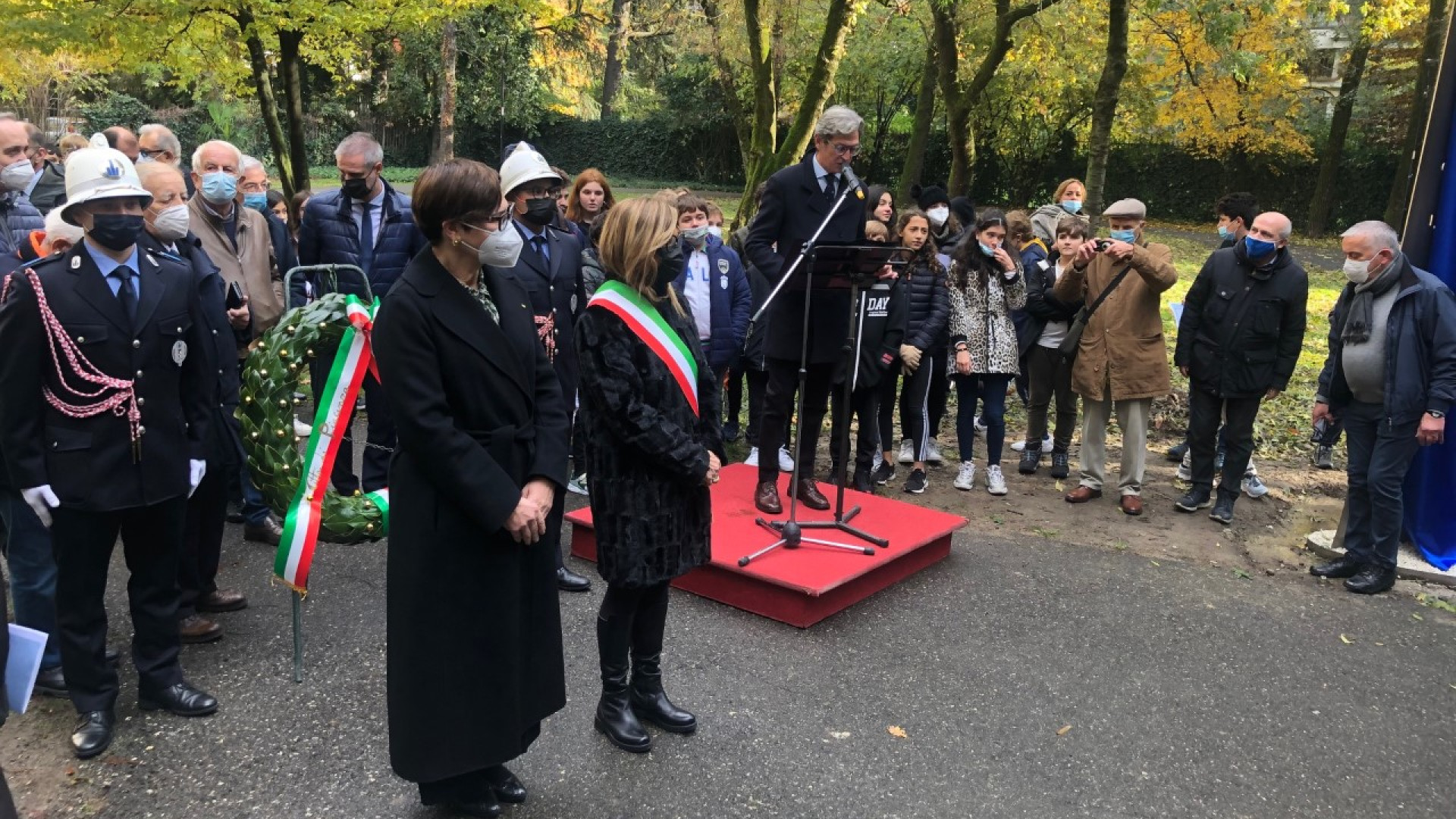 Giorno della libertà, inaugurata la stele nel giardino di via Santa Franca