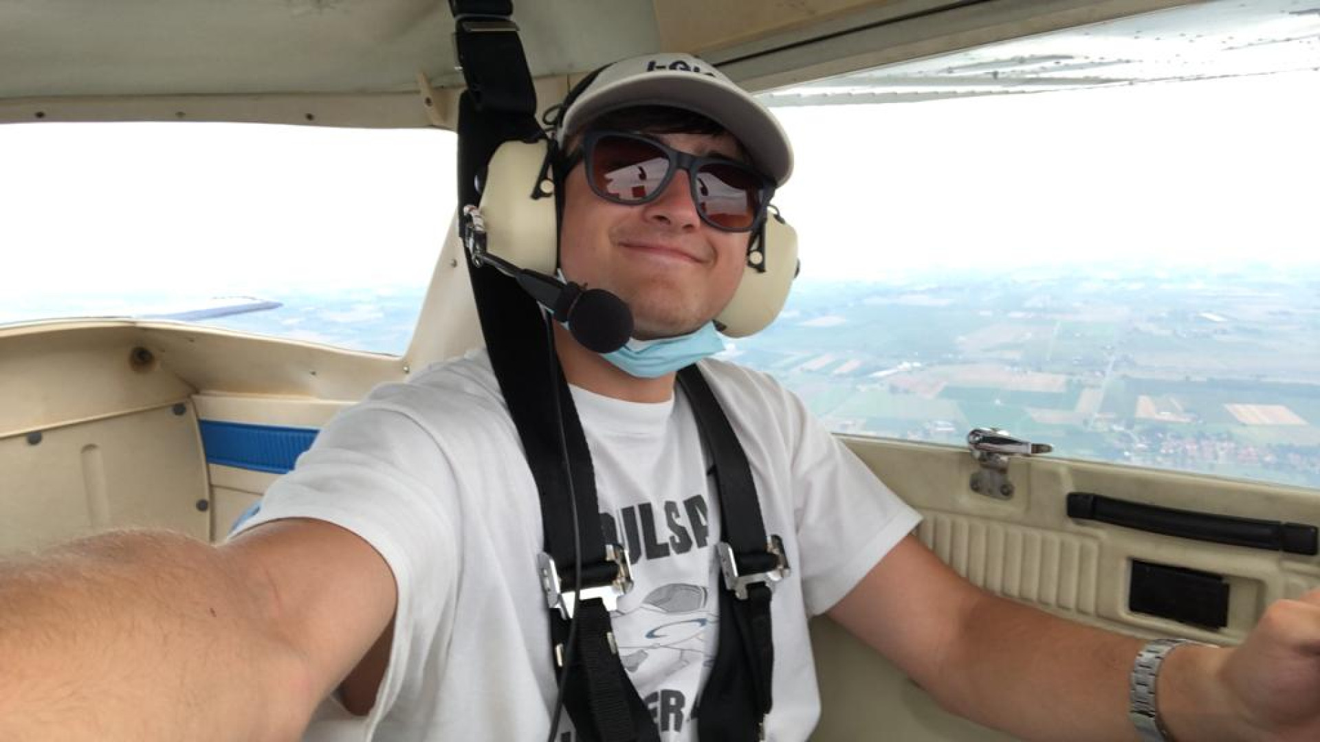 Carlo, baby-pilota di 18 anni: “Non ho la patente dell’auto, intanto volo con l'aereo”