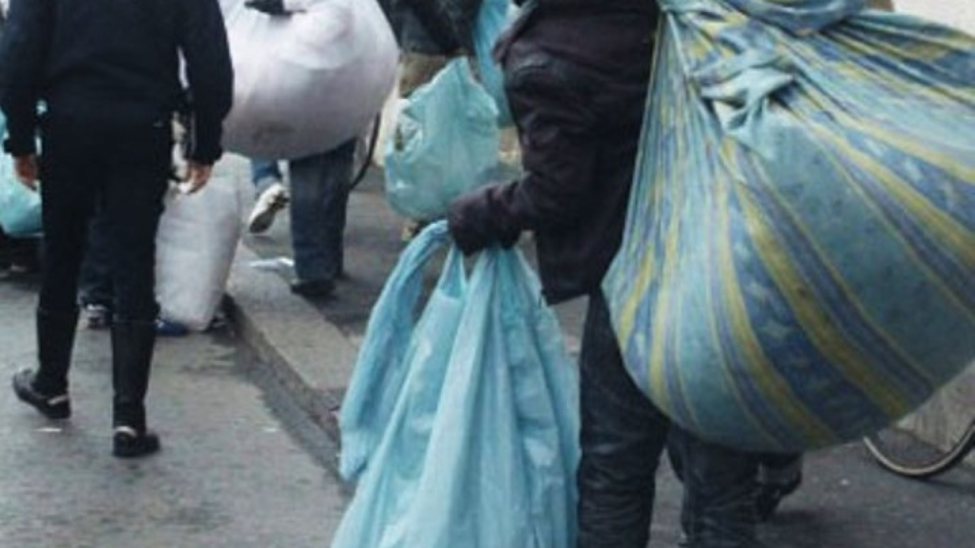 Parcheggio dell'ospedale: fermato un altro venditore abusivo