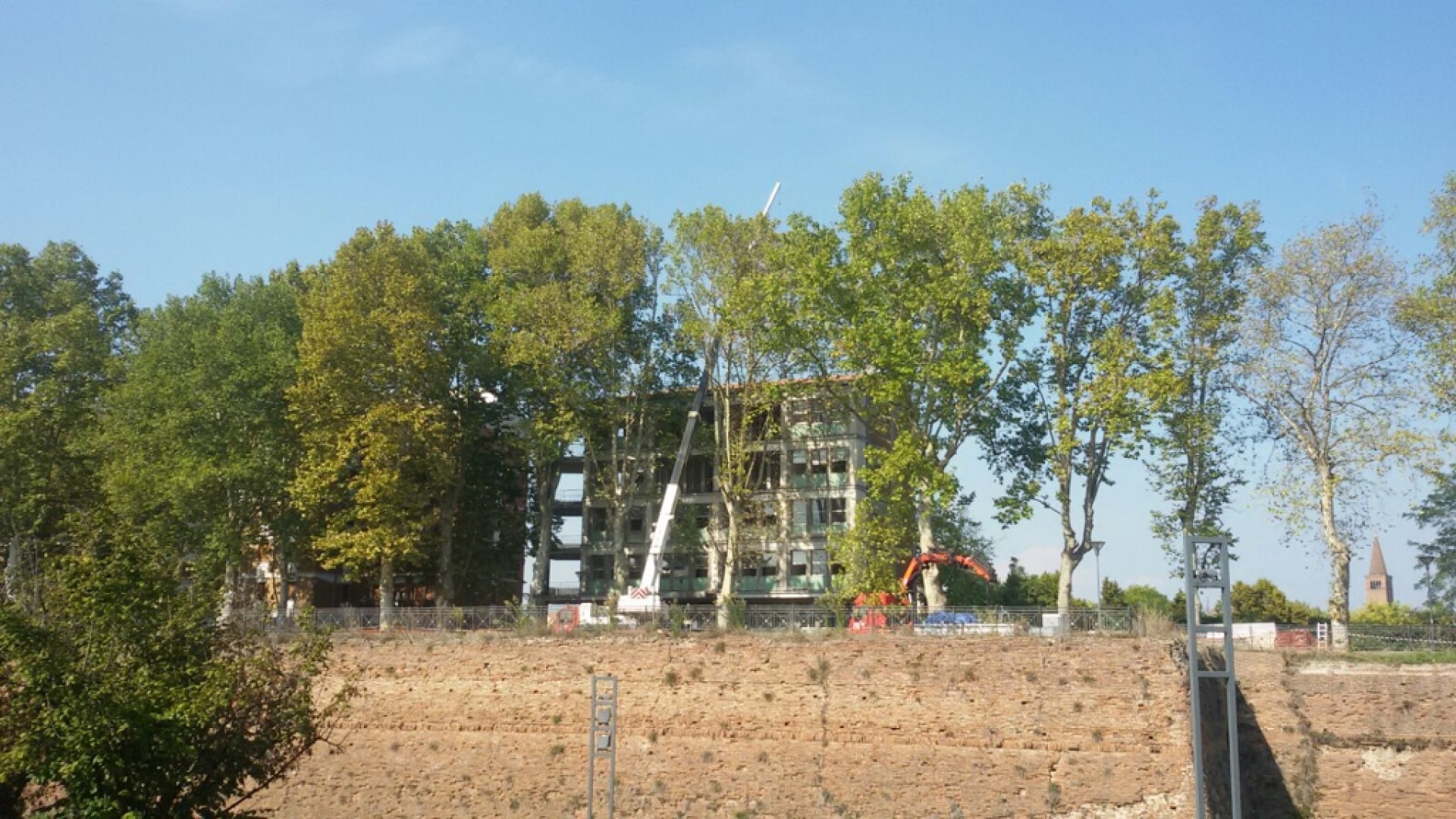 Ex palazzo Olivetti, prime gru al lavoro sul Pubblico Passeggio