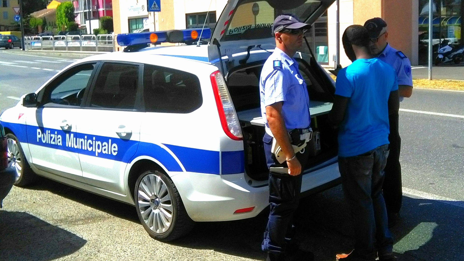 Troppa insistenza nel chiedere l'elemosina, stranieri allontanati da Borgonovo