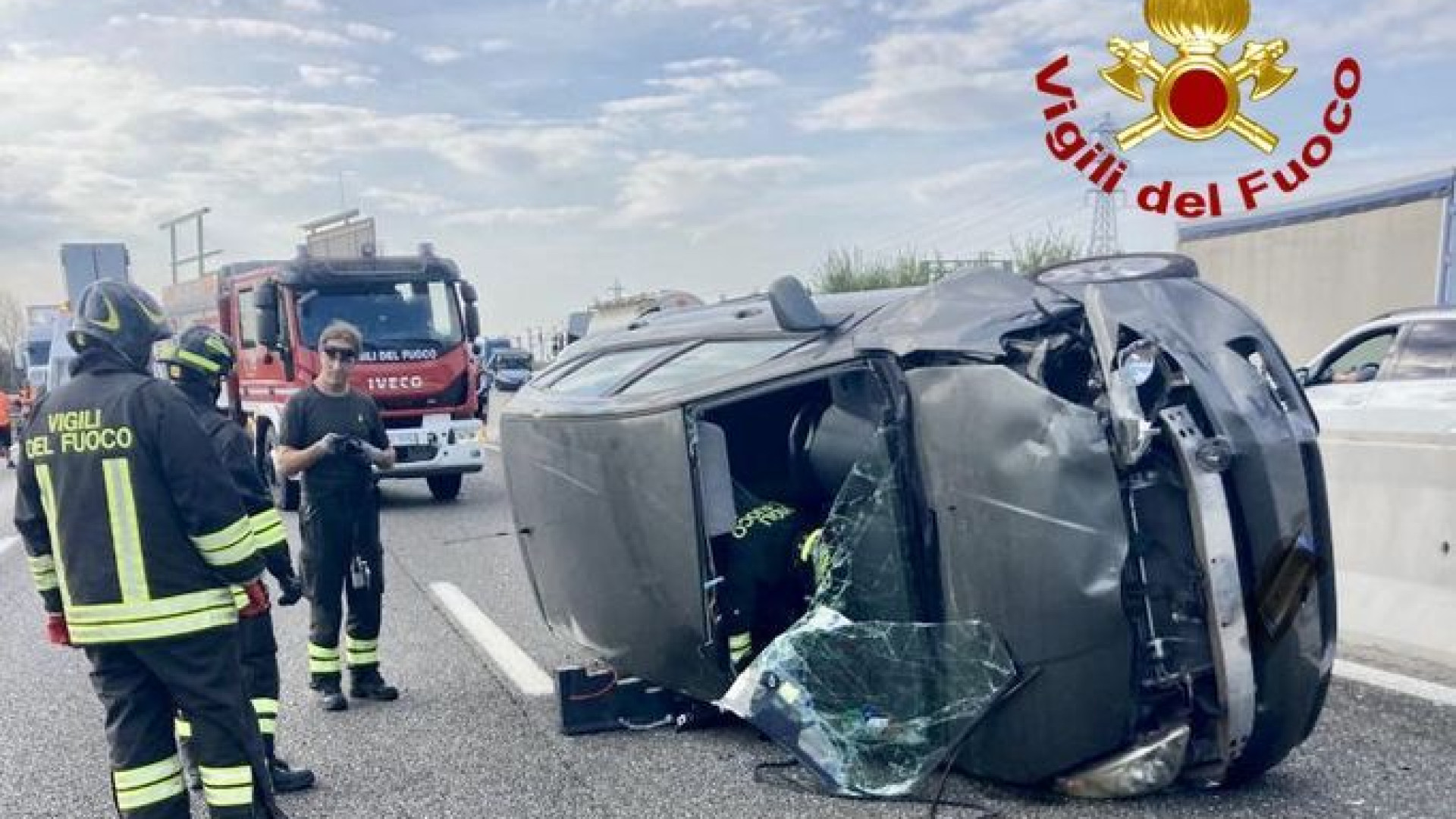 Scontro in A1 verso Bologna, due auto ribaltate. Code da Fiorenzuola a Fidenza