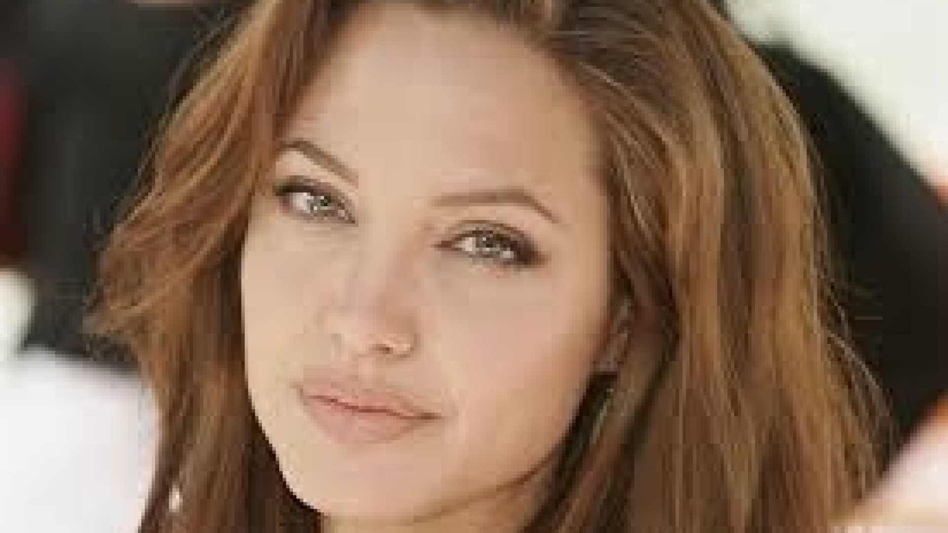 Tumore al seno: Angelina Jolie scelta estrema, ora nuove "armi" a disposizione