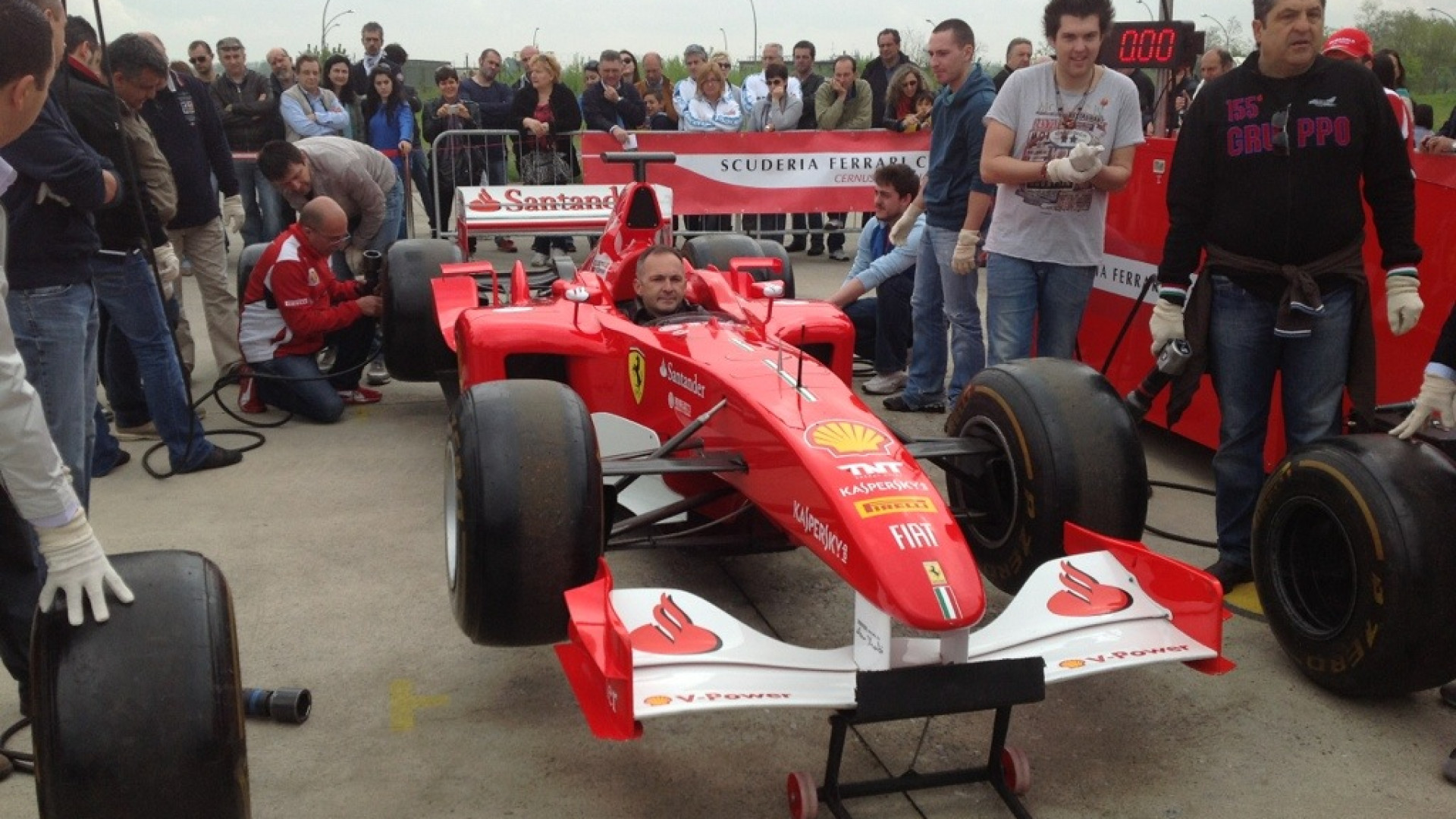 Tornado e Ferrari, 3.000 visitatori per l'evento benefico alla base di San Damiano