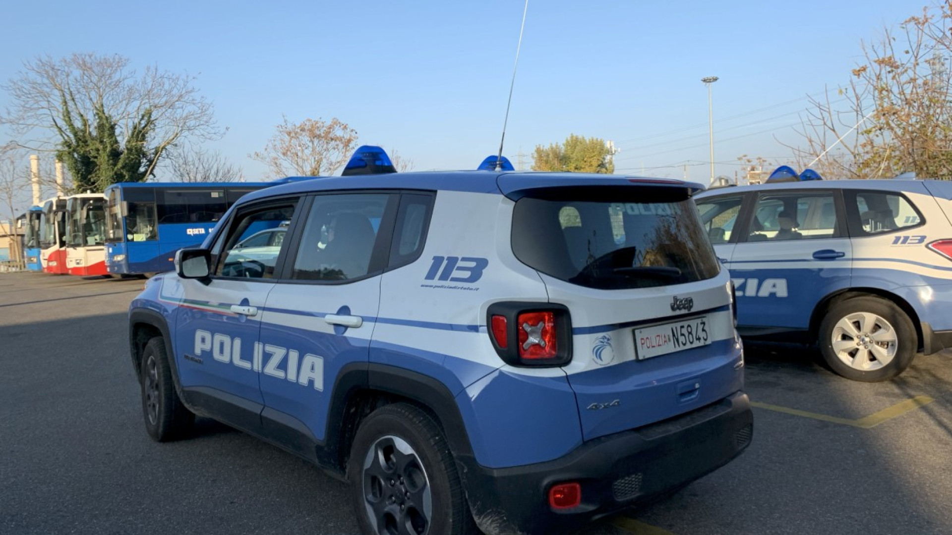 Ruba il portafoglio e minaccia con un collo di bottiglia: arrestato