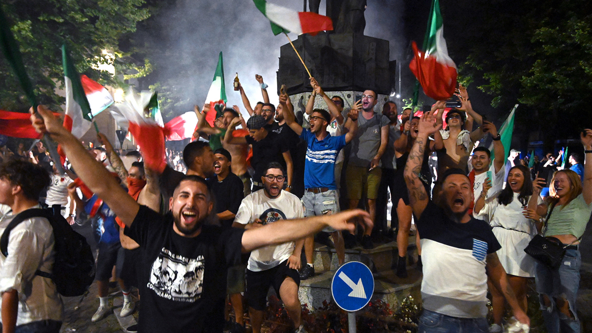 Calcio, Italia campione d'Europa: lunga notte di festa a Piacenza LE FOTO