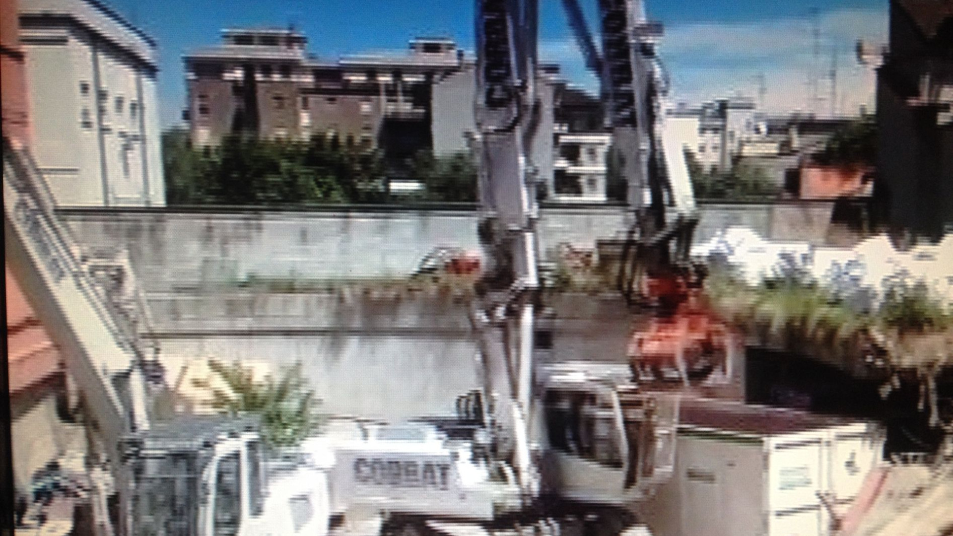Palazzo ex Enel, prosegue la demolizione dell’interno dell'edificio. Le immagini