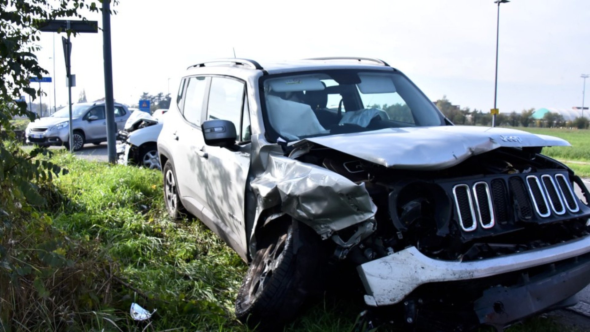 Scontro sulla Agazzana, carreggiata chiusa per consentire i rilievi. Traffico in tilt e code