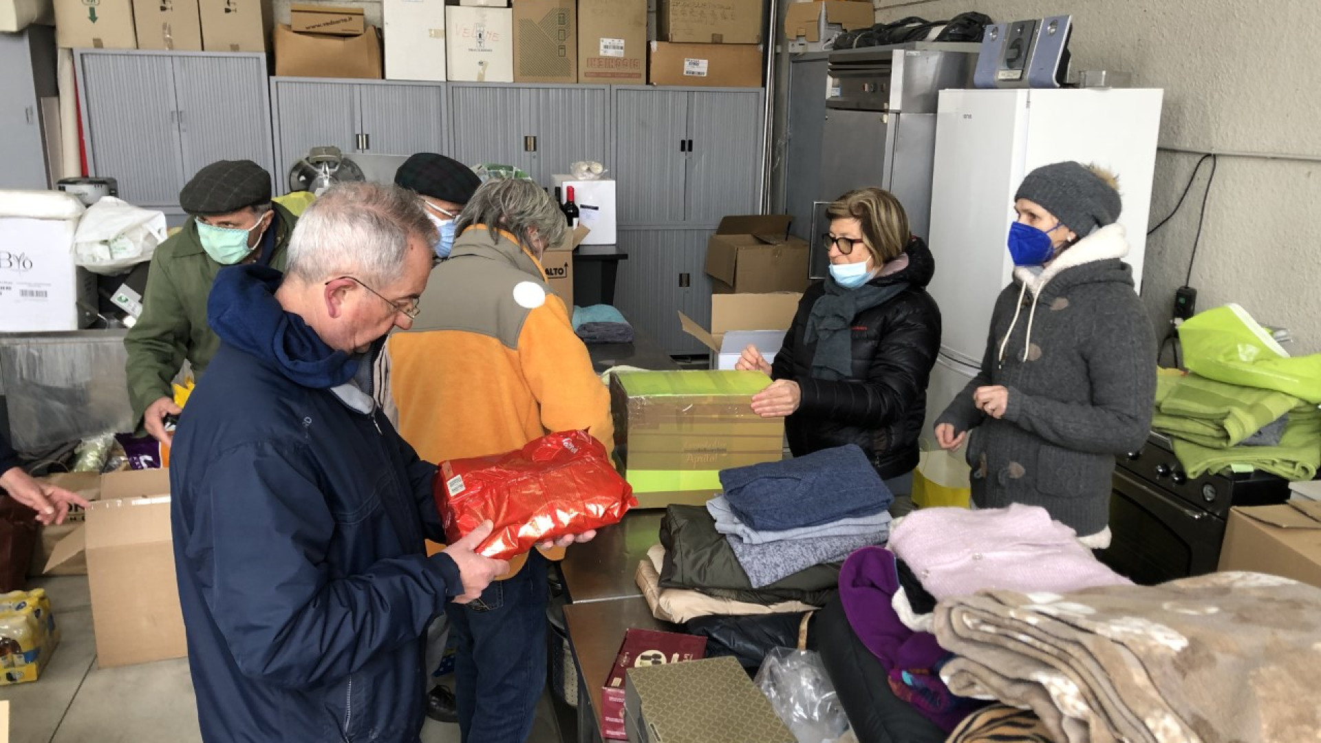 Sarmato: in pochi giorni riempiti cinque camion che porteranno aiuti in Ucraina