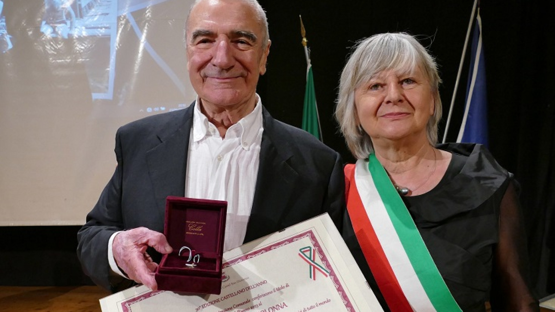 Consegnato al musicista Leonardo Colonna il premio di castellano dell'anno