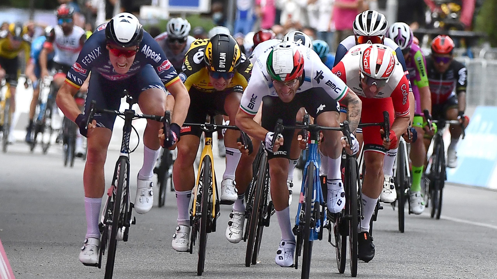 La tappa piacentina del giro d'Italia e le campionesse della boxe a Zona Sport