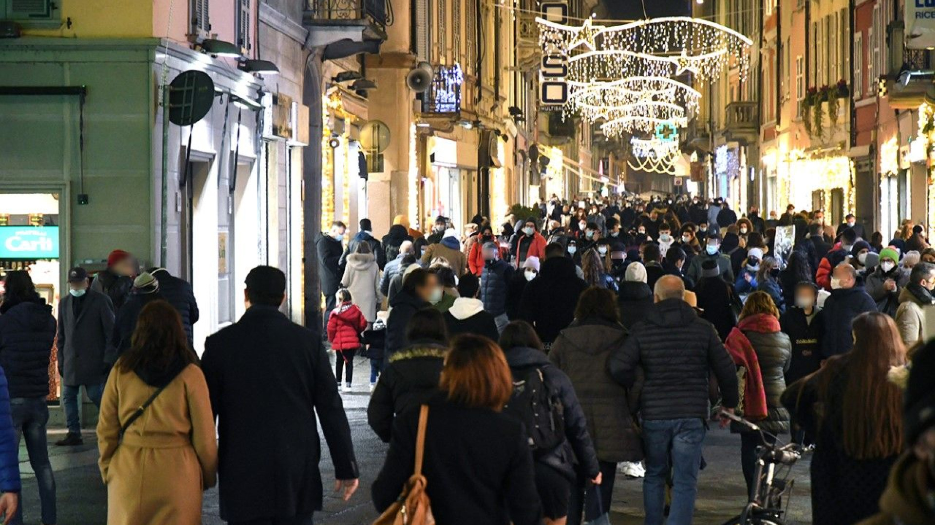 Confesercenti: "Nelle festività guadagni crollati. Servono interventi urgenti"