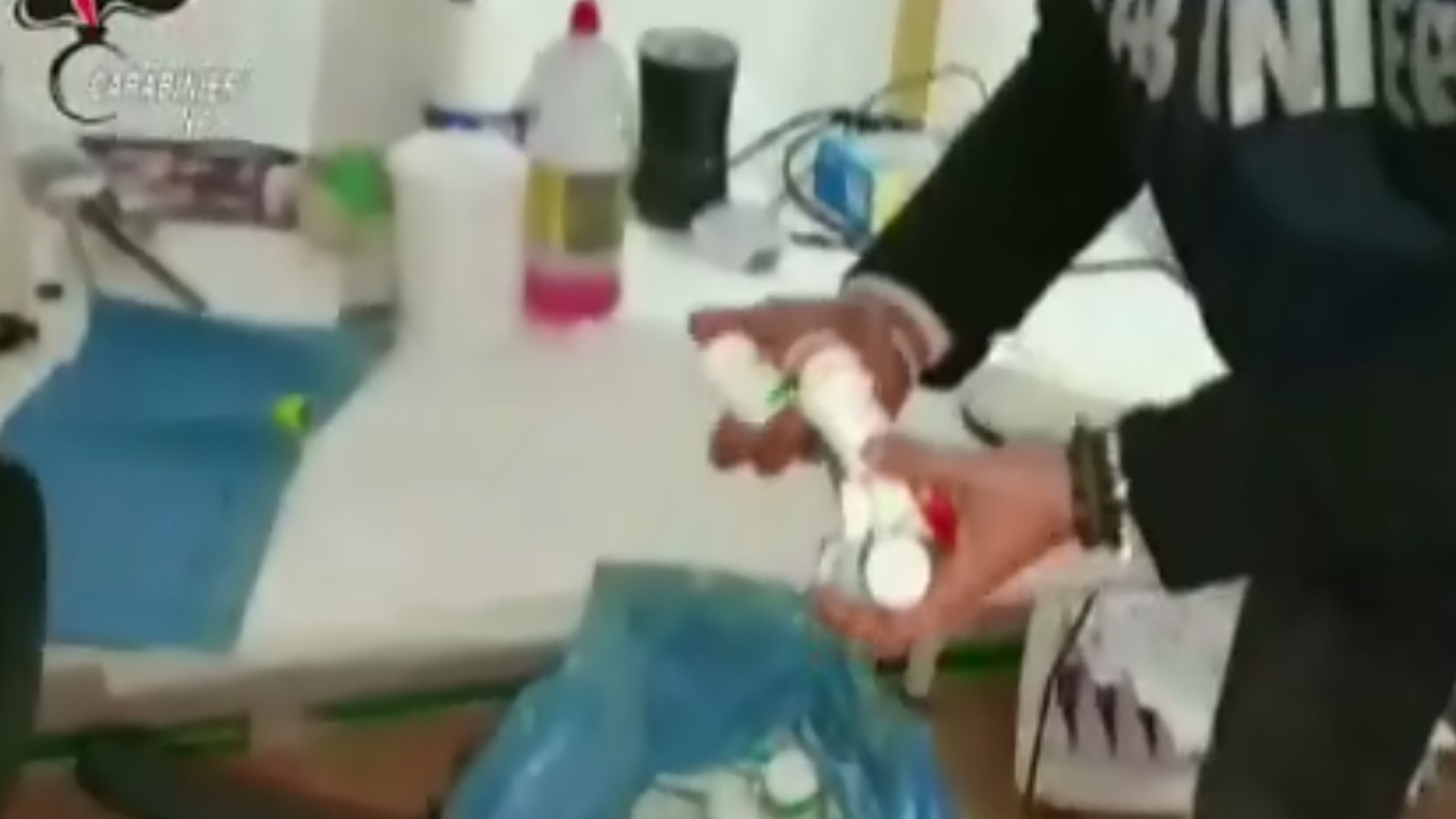 Traffico di anabolizzanti: arrestato piacentino trovato con 20 fiale di nandrolone