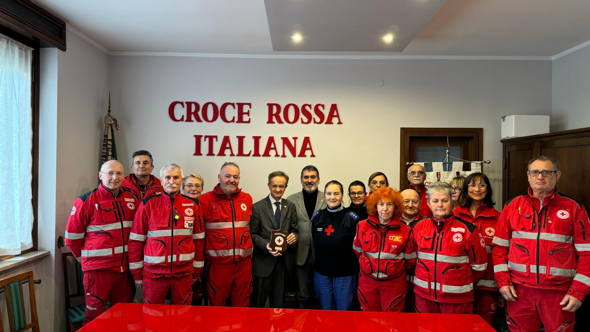 "Siate fieri della vostra storia". Il prefetto Paolo Ponta visita la Croce rossa