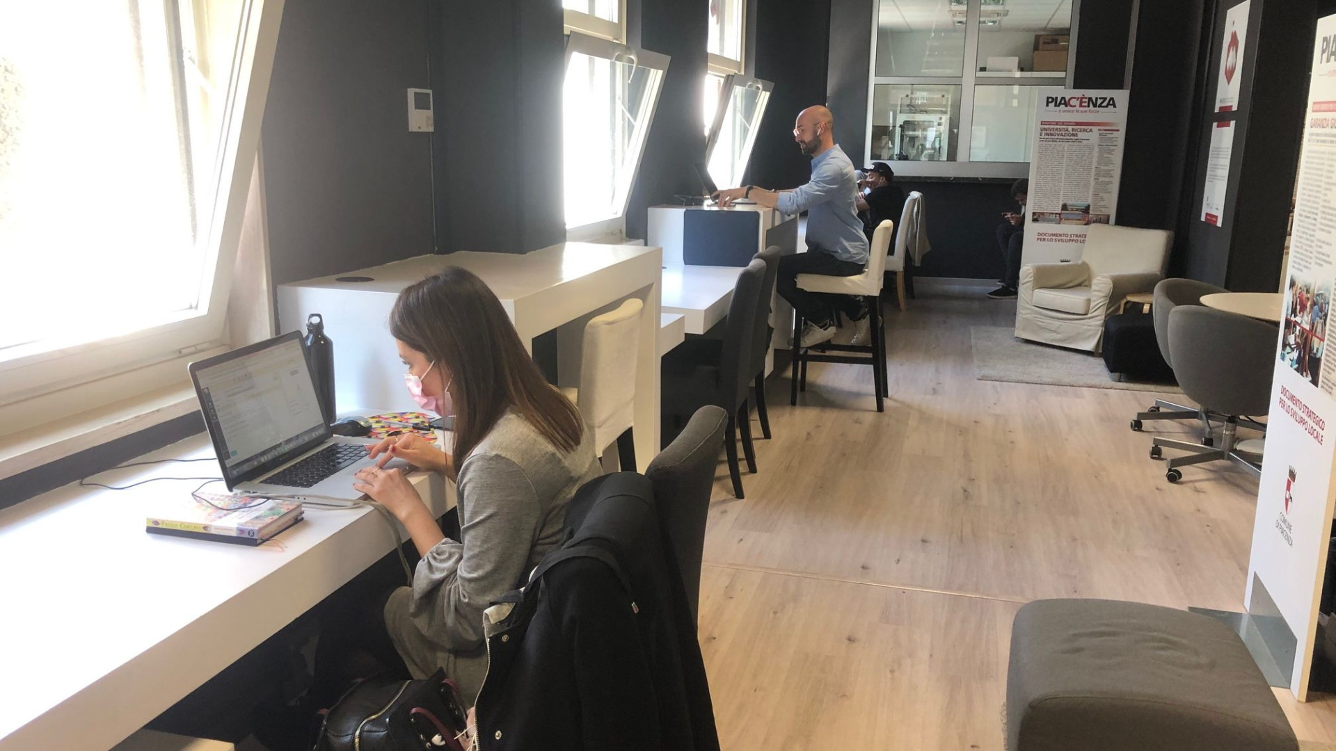 Dai manager alle startup, al lavoro negli spazi condivisi: a Piacenza cresce il coworking
