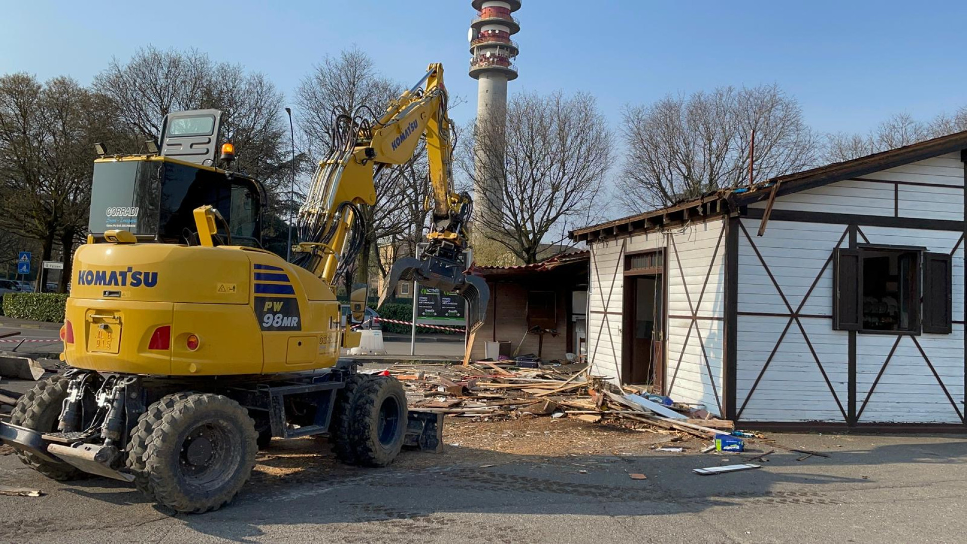 Farnesiana, demolito l'ex chiosco occupato abusivamente