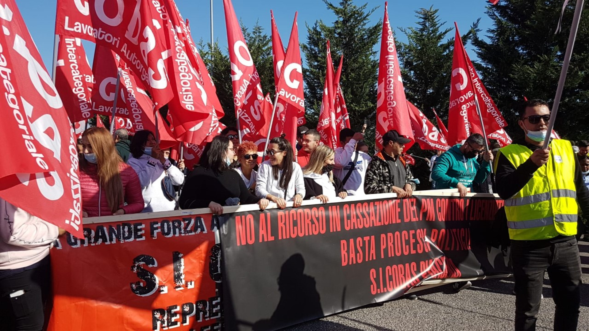 Sciopero della logistica, bloccato il deposito Amazon di Castel San Giovanni