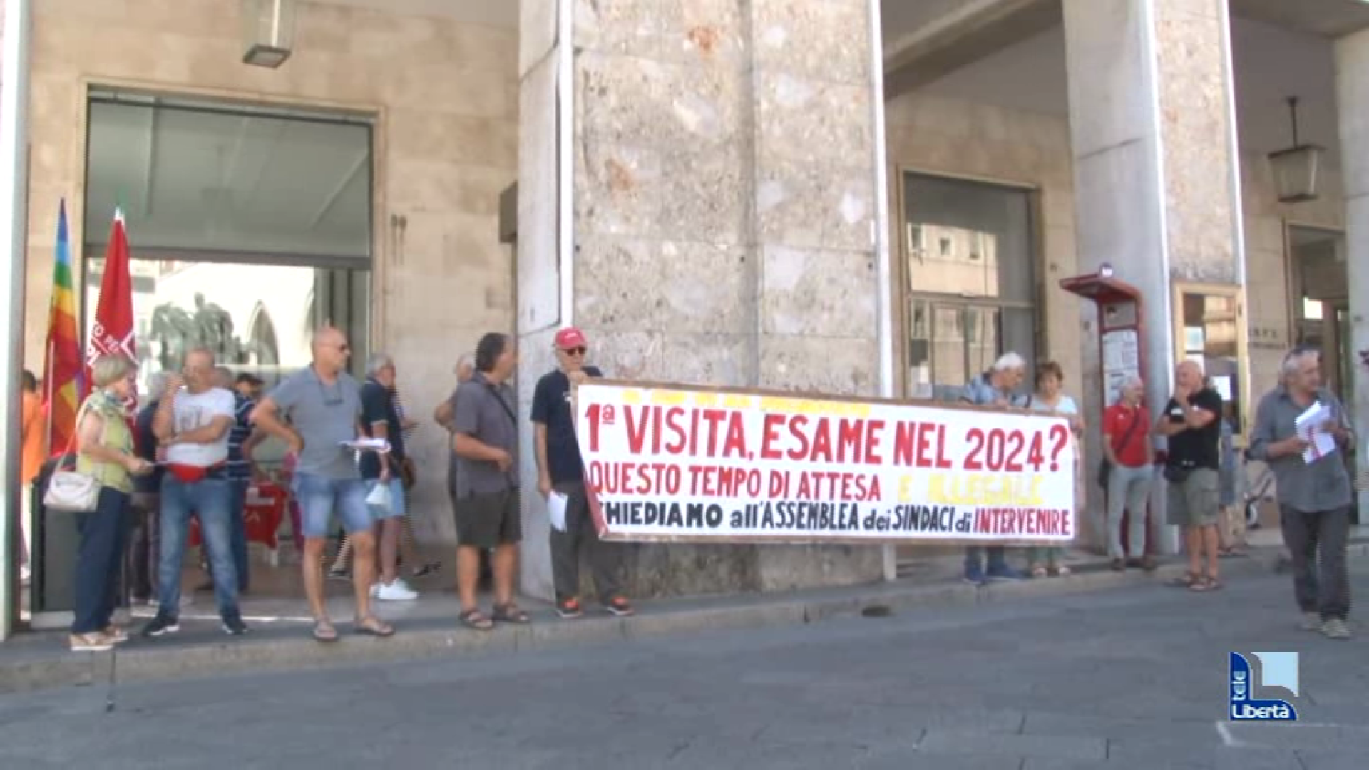 Sanità, protesta in piazza: "A Piacenza un anno di attesa per intervento alla tiroide"
