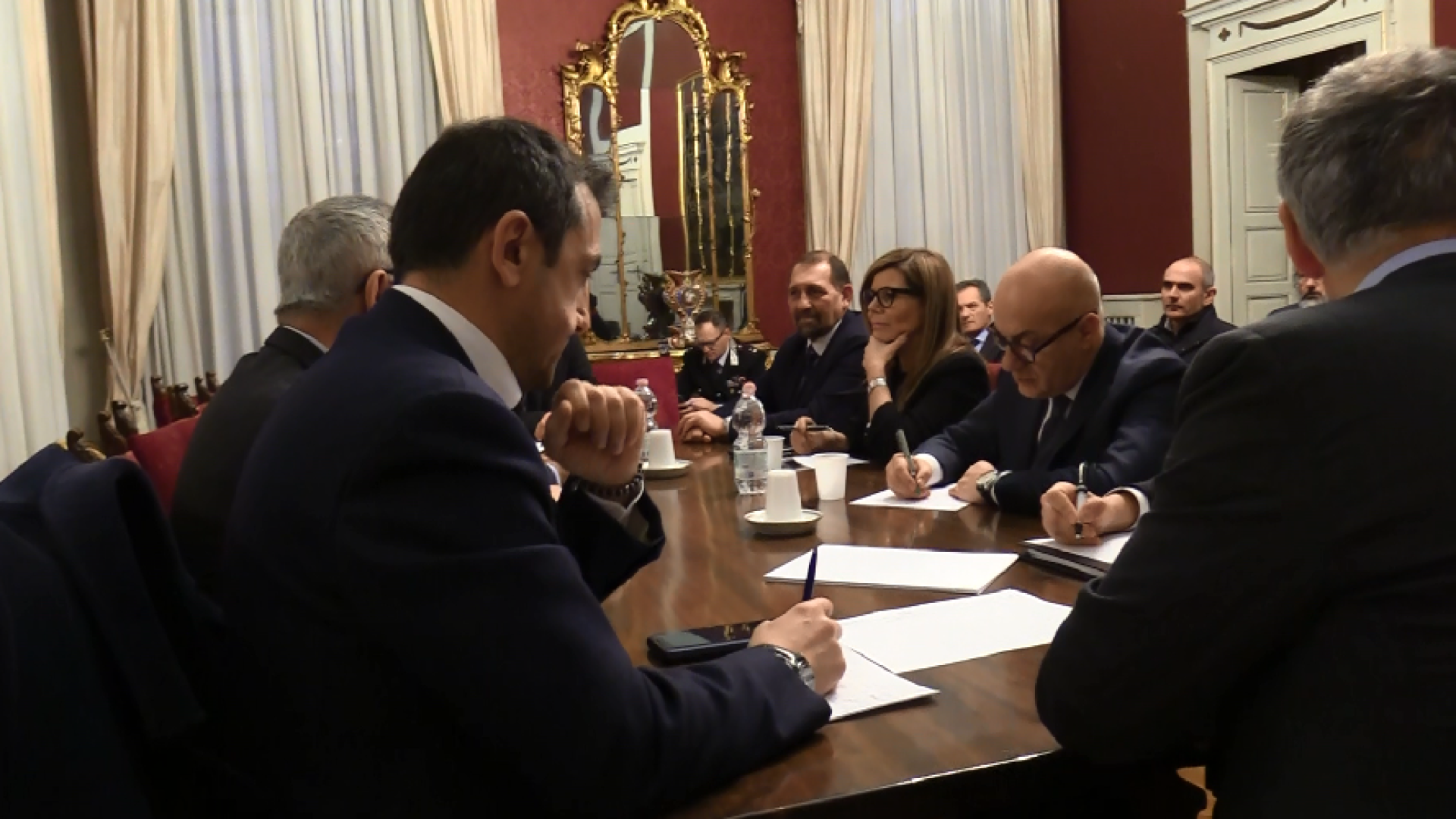 Ipotesi chiusura scuole fino all'8 marzo. Riunione no stop in Prefettura, collegamento con il ministro Speranza