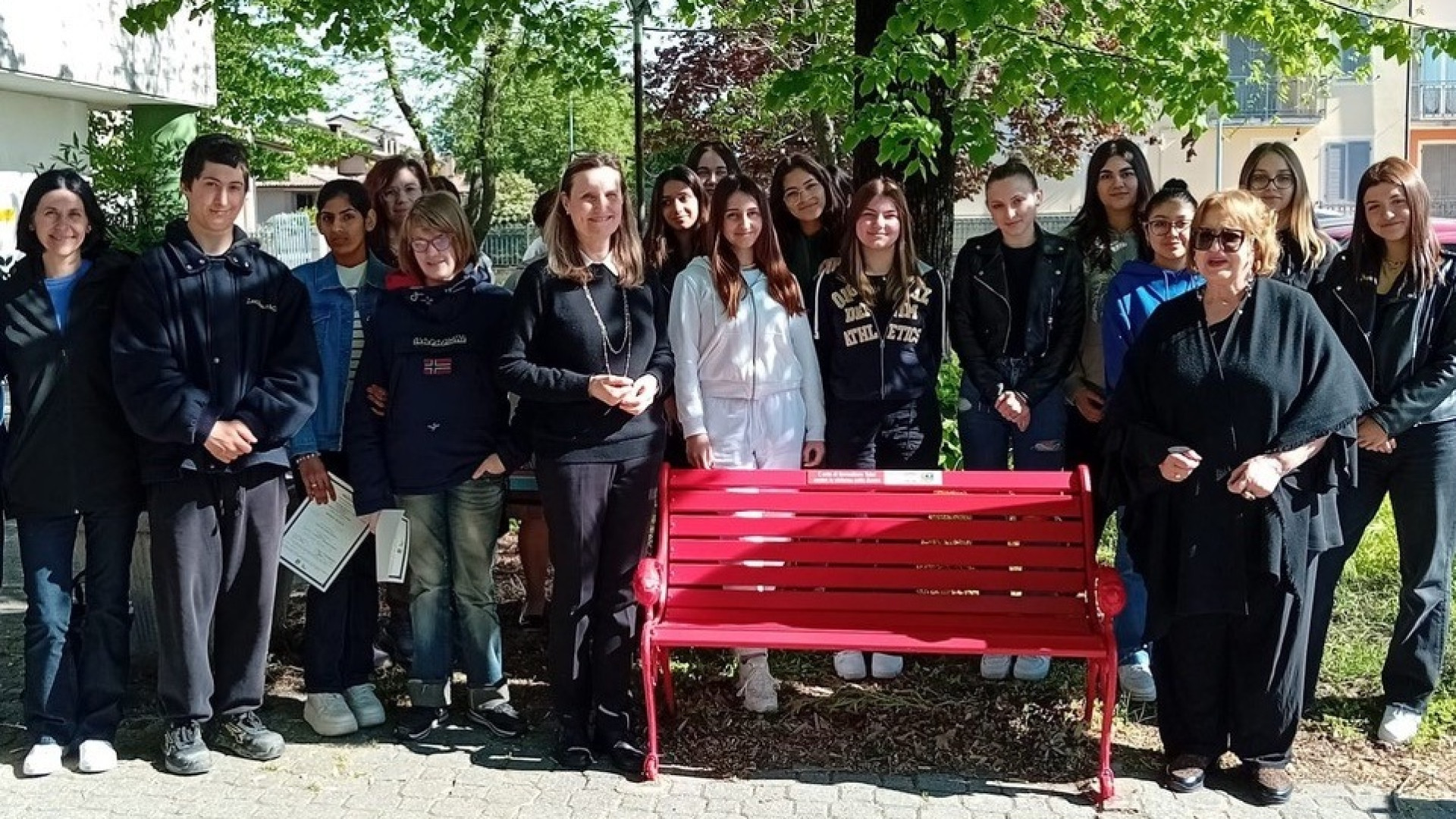 Tutor Fiorenzuola e Centro antiviolenza: "Cambiamento inizia da una panchina rossa"