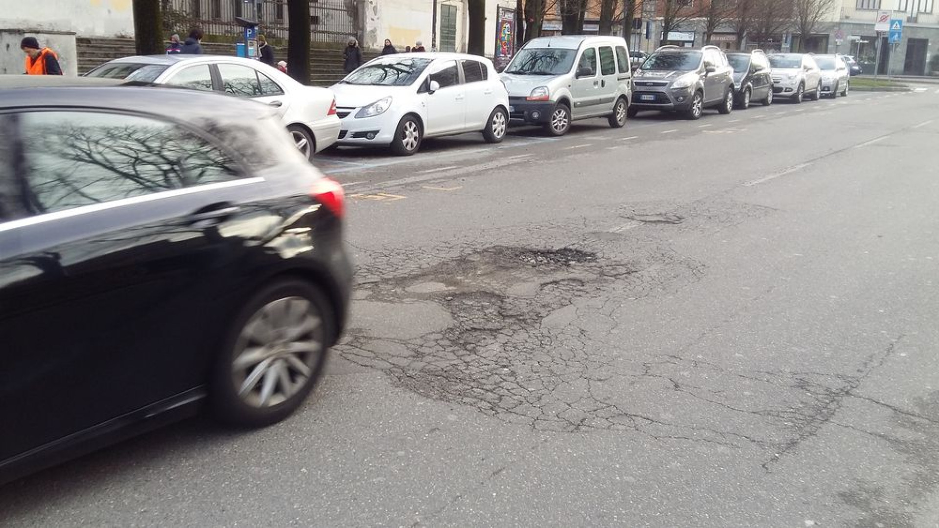 Strade martoriate dalle buche, Garetti: "Ora i rattoppi e appena possibile interventi strutturali"