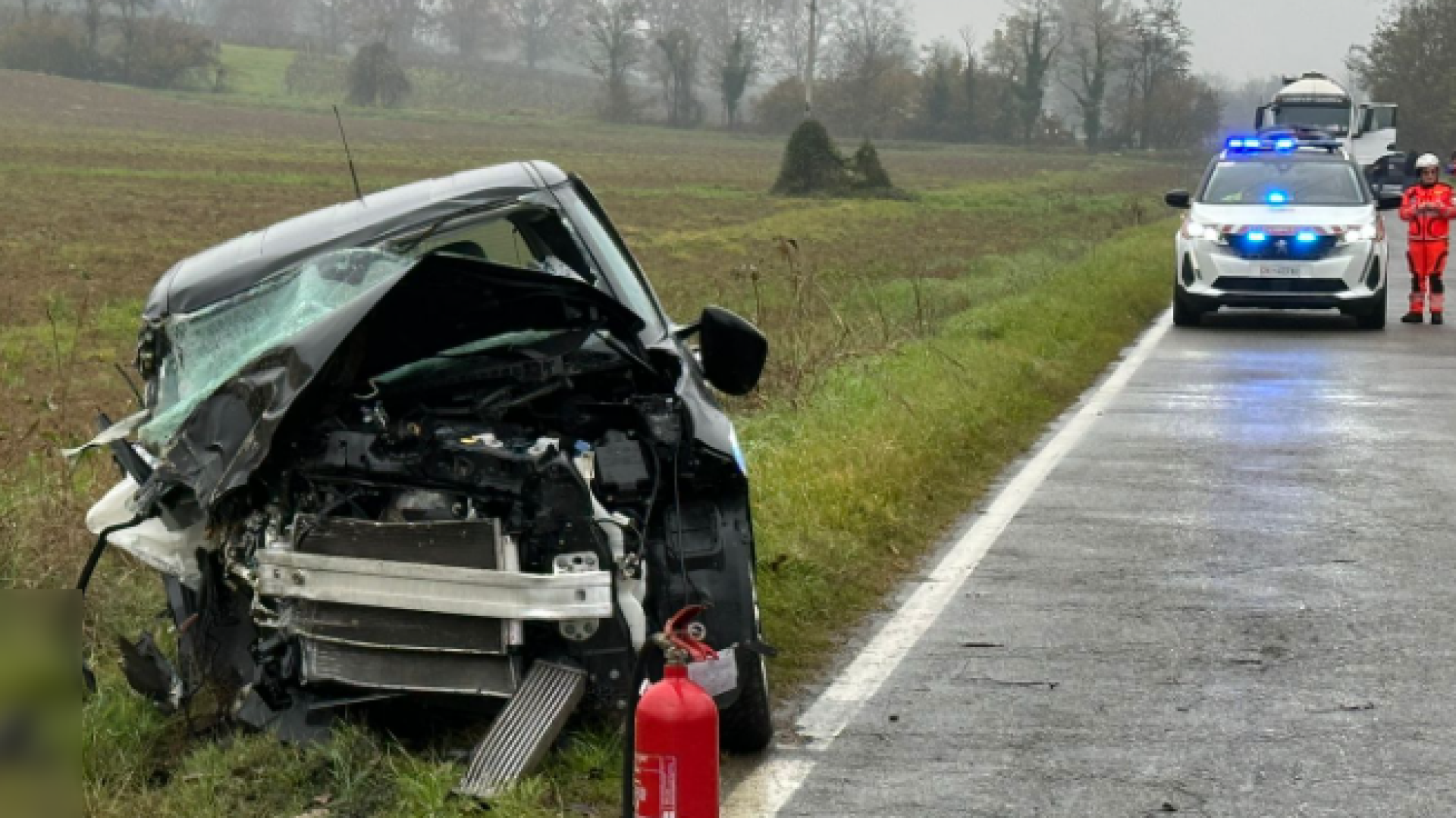 Tragedia a Vigolo Marchese: 83enne muore schiantandosi contro un albero