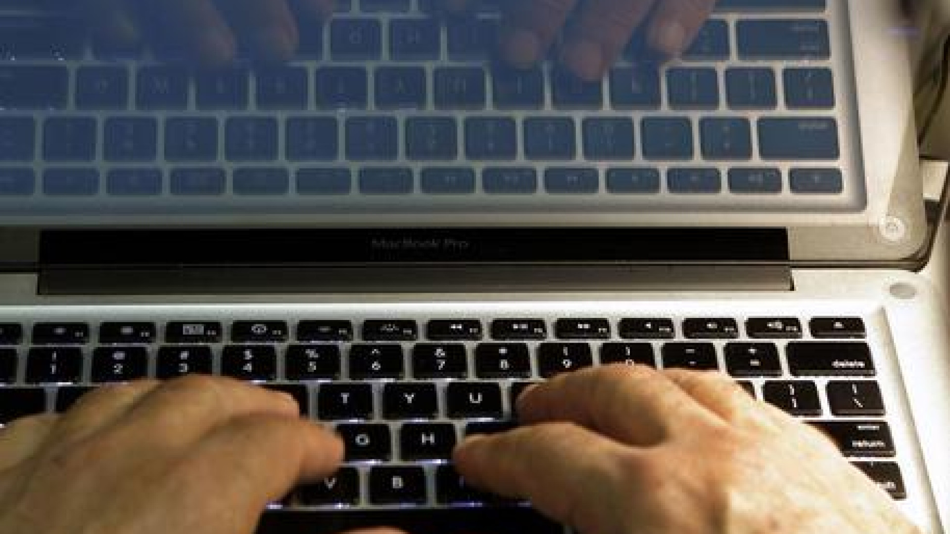 Acquisti di Natale online, il decalogo anti-truffe: "Non fidarsi di chi ha fretta di vendere"