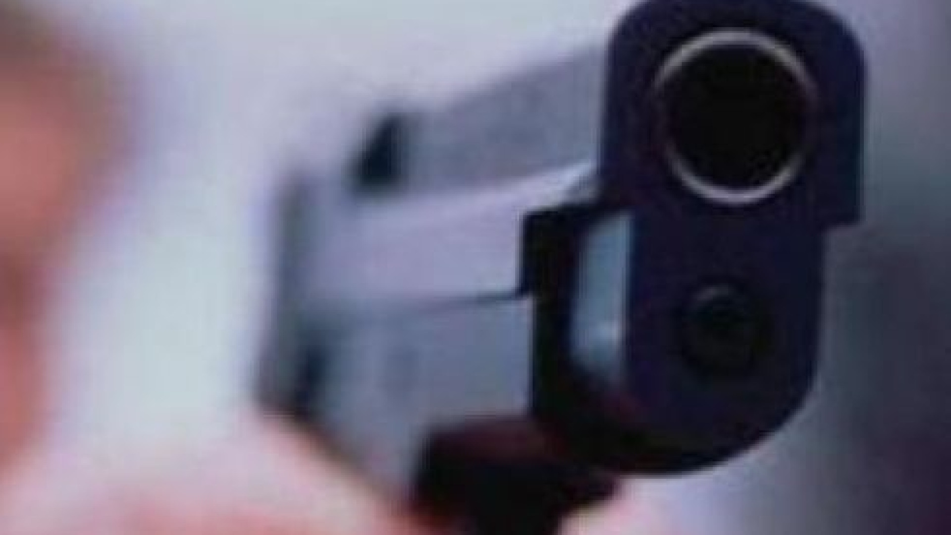 Invia alla sorella della fidanzata una foto di pistola dopo la lite